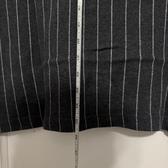 Banana Republic Men’s Jacquard Gray Striped Polo | Size: L | Gray Striped - Picture 8 of 9